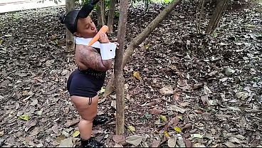 Coelhinha Safada Levou A Cenoura Na Natureza E Pediu Para Meter