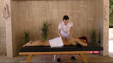 Ela Precisa De Mais Que Massagem Para Se Satisfazer