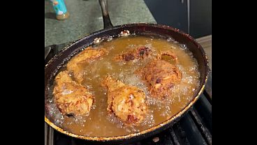 Será Que Eu Como Essa Bunda Ou Como Esse Frango Frito Haha